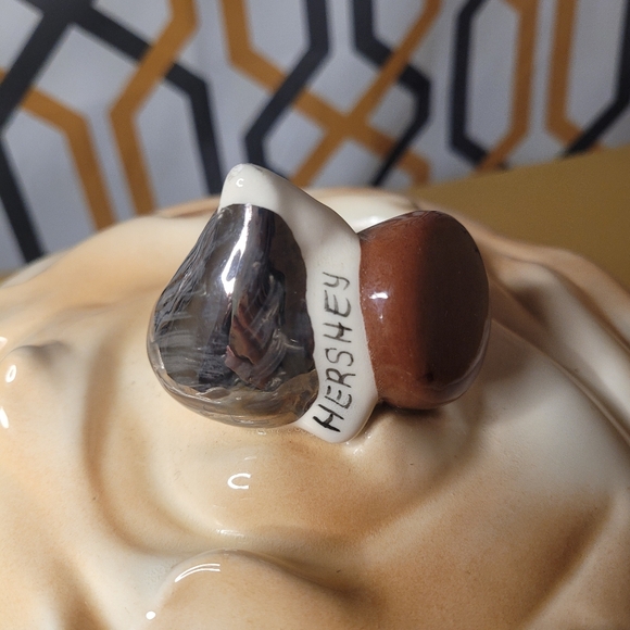 Vintage Ceramic Pie Keeper - "Chocolate Cream Pie - Hershey's" - Picture 2 of 5